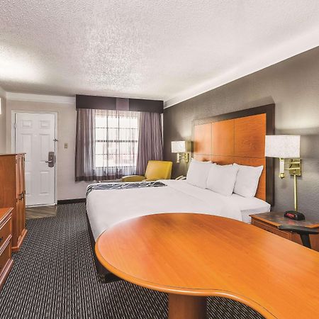 La Quinta Inn By Wyndham Laredo I-35 Экстерьер фото